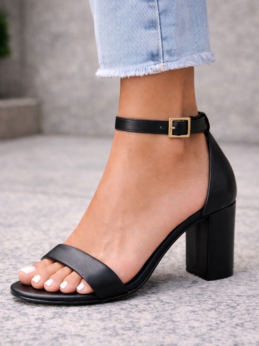 Nine West Black Leather Block Heel Sandals 2.5” Ankle Strap Size 12 NWT